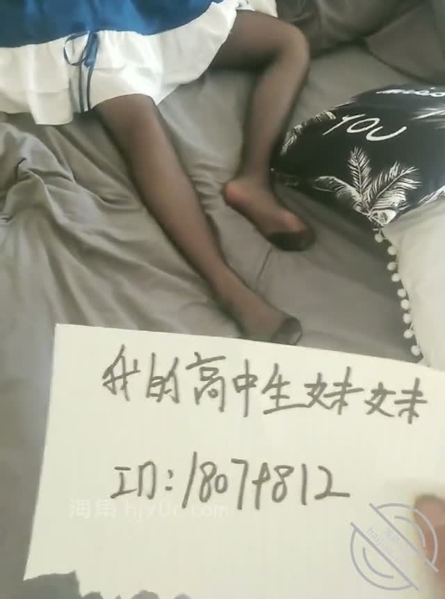 海角原创：海角社区博主我的高中生妹妹_今天这位穿着洛丽塔的小妹妹_是我亲妹妹的同学兼闺蜜_今天在我家里过夜_被我强上_2