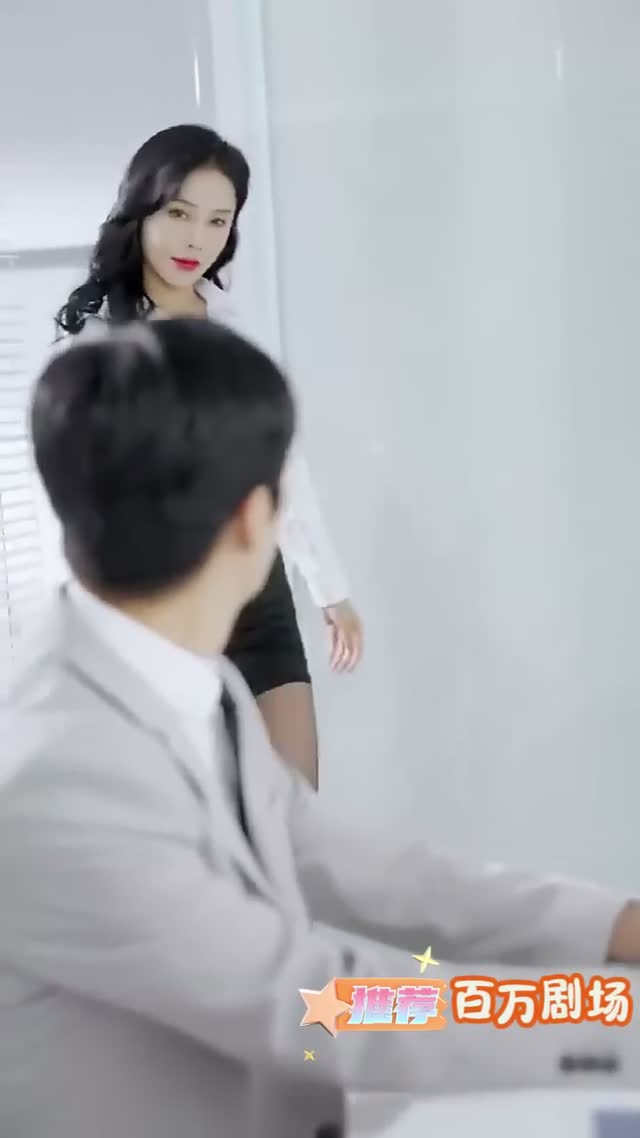 路边英雄救美，意外救个女总裁非要以身相许 擦边短剧 短剧 擦边视频 热门短剧 擦边剧