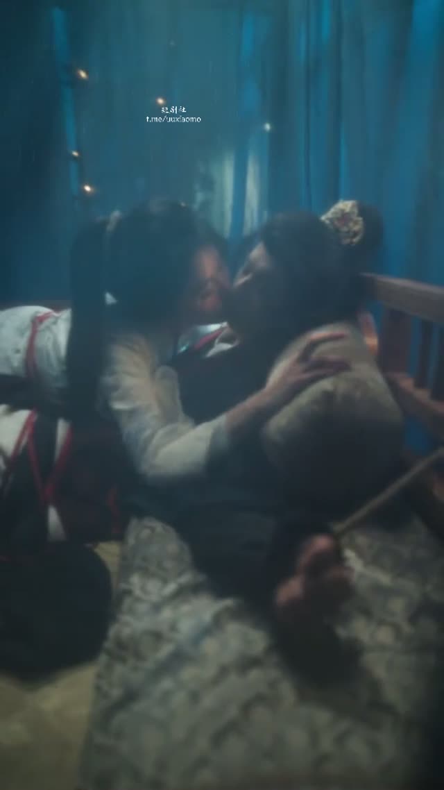 女扮男装大反派逃跑路上菊花满山开 短剧 热播短剧