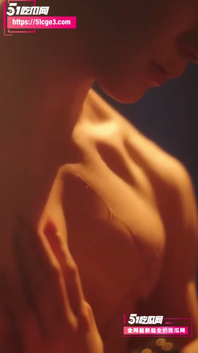 AI短剧_双向欲臣_第1集_情色加料版_女主砸十万包极品帅哥一夜激情_被全程偷拍床战视频