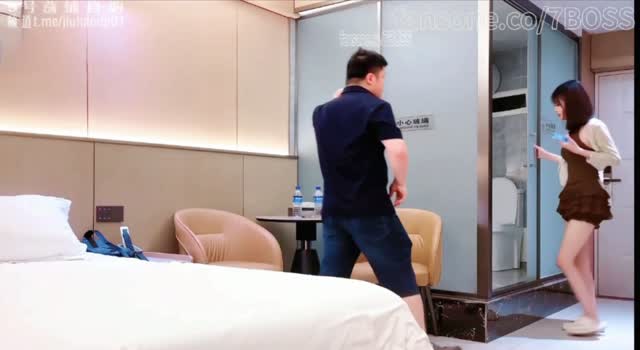 调教极致新鲜感的甜美短发妹妹｜网红爆料