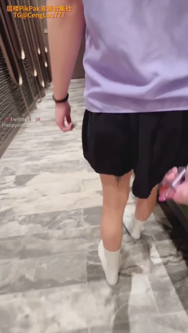 刺青坏坏白袜女大｜网红爆料