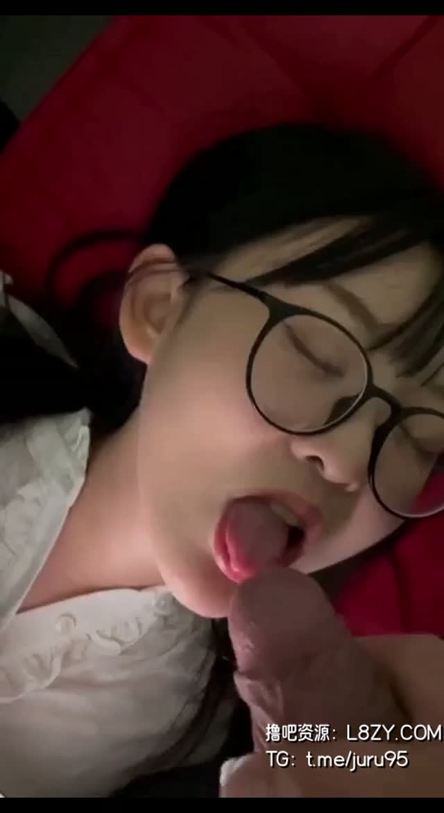 反差淫妇露脸吃鸡 龟头塞满嘴巴 大后天|口爆