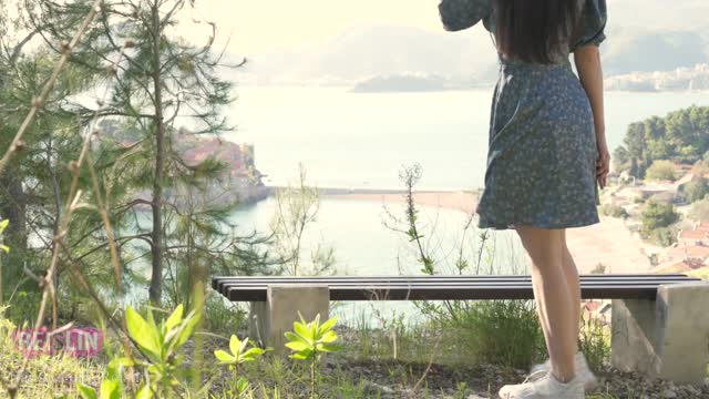 在公共场合冒险自慰还塞紧我的小屁�｜欧美无码