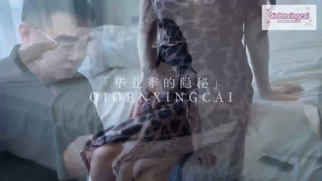 毕业季的隐秘 毕业典礼在好兄弟家里偷偷干他的漂亮妈妈 全程骚话 疯狂后入 桥本香菜 福利姬 糖心视频封面